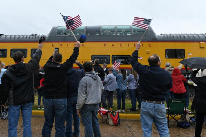 Đoàn tàu đặc biệt này từng được tập đoàn Union Pacific thiết kế riêng và ra mắt tại Đại học Texas A&M vào năm 2005 để vinh danh cựu Tổng thống Bush cha.