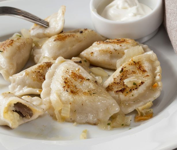 Và bánh Pierogis là một trong 12 món ăn truyền thống trong bữa tiệc đêm Giáng sinh ở Ba Lan. Ảnh: Mirror.