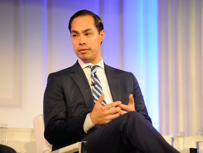 Trong một cuộc phỏng vấn với AP, ông Julian Castro, cựu Bộ trưởng Nhà ở và Phát triển Đô thị Mỹ, cũng để ngỏ khả năng ông sẽ tham gia cuộc chạy đua vào chiếc ghế Tổng thống Mỹ năm 2020. Ảnh: BI.