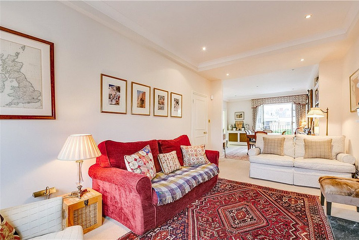 Mặc dù không thể so sánh với Cung điện Kensington, nơi mà Công nương Kate đang sống cùng chồng Hoàng tử William và hai con, nhưng căn hộ Chelsea này khá tiện nghi và có giá không hề rẻ chút nào.