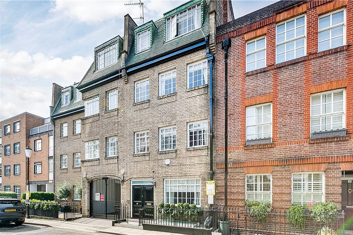 Theo Mirror, căn hộ Chelsea ở Tây London, Anh, là nơi Công nương Kate từng sống cùng em gái Pipa trong thời gian trước khi cô kết hôn với Hoàng tử William năm 2011. (Nguồn ảnh: Mirror/Daily Mail)