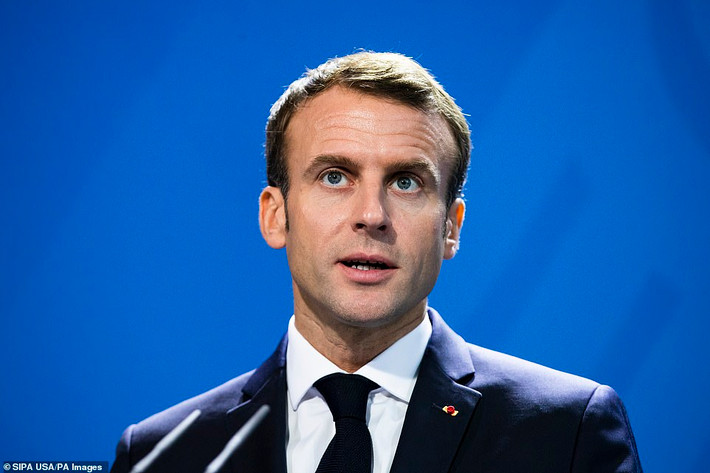Các quan chức cấp cao cho biết, Tổng thống Pháp Emmanuel Macron sẽ có bài phát biểu trước toàn quốc về vấn đề này trong tuần tới.