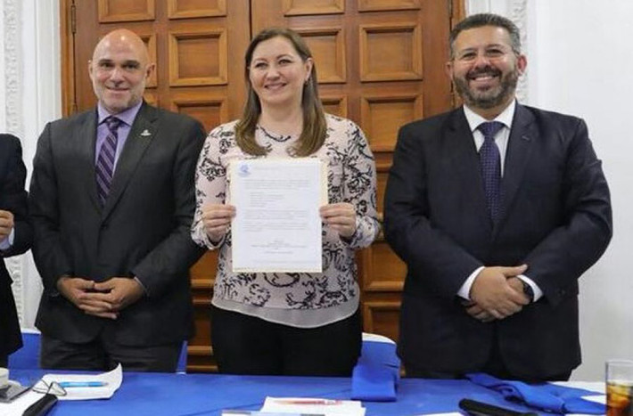 Ngoài ra, bà đã tốt nghiệp trường Đại học Universidad de las Américas Puebla với tấm bằng Thạc sĩ về lĩnh vực Truyền thông. Ảnh: Parabólica.mx.