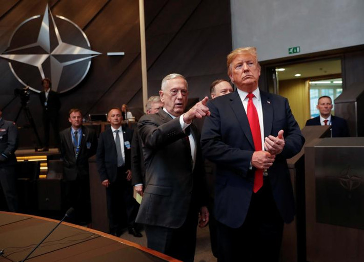 Trong bài đăng trên trang cá nhân Twitter hôm 20/12, Tổng thống Trump cho hay Bộ trưởng Mattis sẽ nghỉ hưu vào cuối tháng 2/2019.
