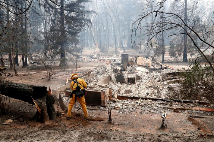 Một khu dân cư bị “xóa sổ” ở thị trấn Raradise do đám cháy rừng Camp ở California ngày 13/11.