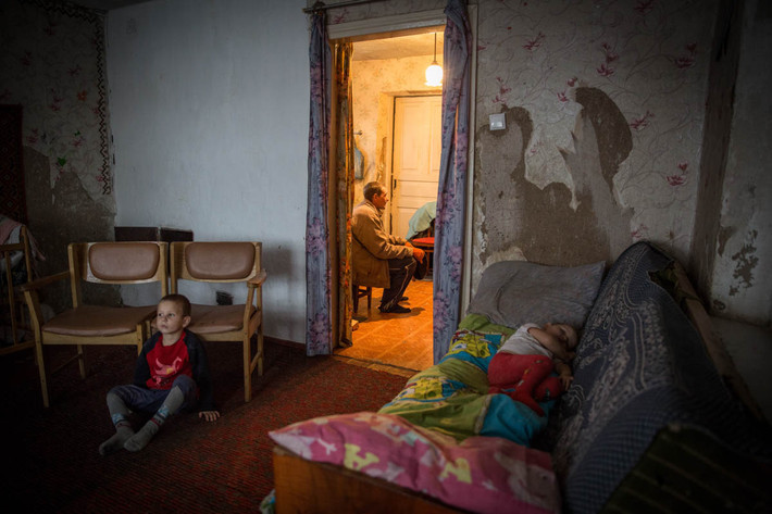Năm 2019, cuộc xung đột ở miền Đông Ukraine, vốn khiến hàng nghìn người thiệt mạng và hàng triệu người phải sơ tán, sẽ bước sang năm thứ 5. Loạt ảnh dưới đây do trang Al Jazeera đăng tải phần nào giúp độc giả hiểu thêm về cuộc sống của người dân ở khu vực này. (Nguồn: Al Jazeera)