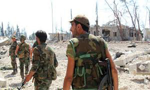 Được biết, Manbij có vai trò chiến lược đối với Quân đội Syria. Thị trấn này nằm dọc đường cao tốc chiến lược Aleppo-Raqqa. Nếu để mất, Quân đội Syria và lực lượng người Kurd sẽ không còn kiểm soát tuyến đường trực tiếp dẫn tới thủ phủ của tỉnh Raqqa. Ảnh: RT.