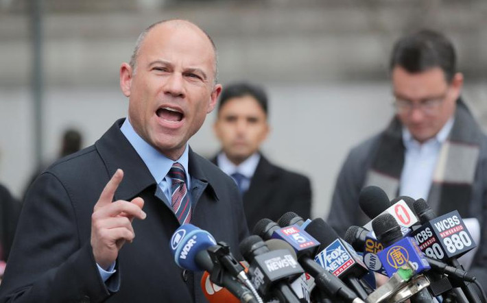 Công tố viên Michael Avenatti phát biểu trước truyền thông sau khi ông Cohen bị kết án.