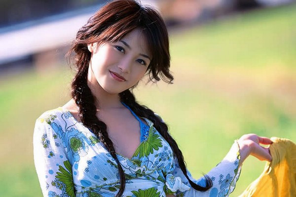 Nhật Bản là một quốc gia Châu Á nữa được xếp vào danh sách này. Phụ nữ Nhật Bản có vóc dáng thon thả, mái tóc đẹp, nước da trắng và đôi mắt giàu cảm xúc. Được biết, bà Kojima Akiko, một người mẫu và hoa hậu của Nhật Bản, từng đăng quang Hoa hậu Hoàn vũ 1959. Với chiến thắng của mình, bà trở thành người phụ nữ Châu Á đầu tiên đăng quang danh hiệu Hoa hậu Hoàn vũ.