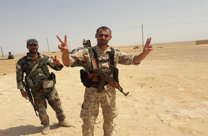 Trong diễn biến khác trên chiến trường Syria, tại Deir Ezzor, hàng nghìn người sống trong những khu vực hiện nằm dưới sự kiểm soát của lực lượng người Kurd do Mỹ hậu thuẫn đã bắt đầu sơ tán trong bối cảnh căng thẳng leo thang ở khu vực bờ đông sông Euphrates. Ảnh: AMN.