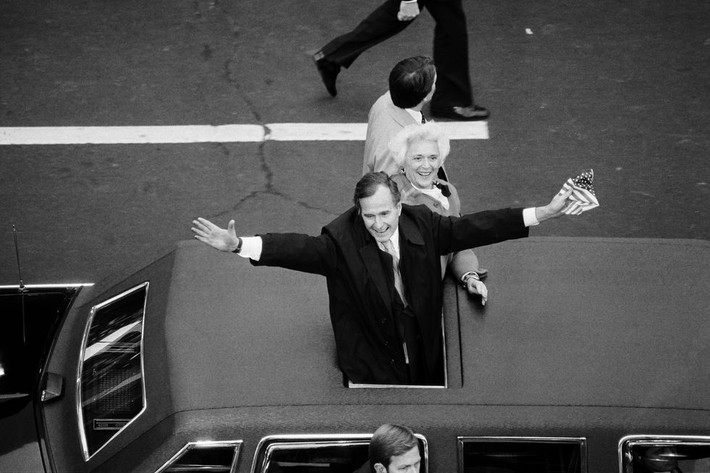 Ông George H.W.Bush trở thành Phó Tổng thống dưới thời Tổng thống Ronald Reagan những năm 1980. Và bà Barbara vẫn luôn bên cạnh đồng hành trên mọi nấc thang sự nghiệp của chồng.