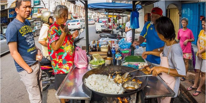 Bang Penang của Malaysia được xem là một trong những địa điểm tuyệt vời nhất Châu Á để thưởng thức các món ăn đường phố. Ảnh: BI.