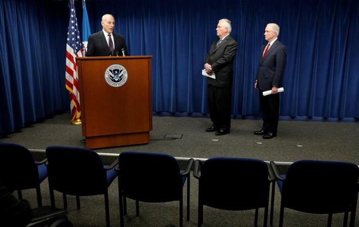 Ông John Kelly, khi đó còn là Bộ trưởng An ninh Nội địa Mỹ, phát biểu về vấn đề liên quan đến thị thực và du lịch sau khi Tổng thống Trump ban hành một lệnh cấm du lịch mới ở Washington ngày 6/3/2017.