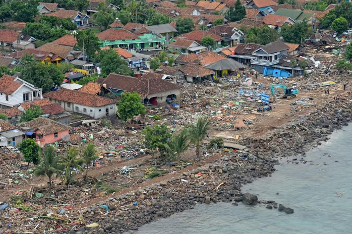 Nhiều ngôi nhà trong làng Way Muli ở Rajabasa, Nam Lampung đã bị phá huỷ.