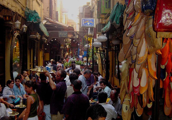 Không chỉ ô nhiễm không khí mà tình trạng ô nhiễm tiếng ồn ở thủ đô Cairo cũng thật kinh khủng. Nghiên cứu của Eco Expert chỉ ra rằng Cairo là thành phố ồn ào thứ ba trên thế giới, sau Quảng Châu của Trung Quốc và New Delhi của Ấn Độ. Ảnh: Pinterest.