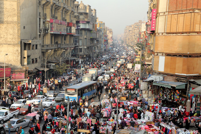 Trên các con đường ở thành phố Cairo đầy xe cộ xả khói bụi vào không khí. Mỗi con phố dường như đều có công trường và các toà nhà đang được cải tạo hoặc xây dựng. Ảnh: Arab News.