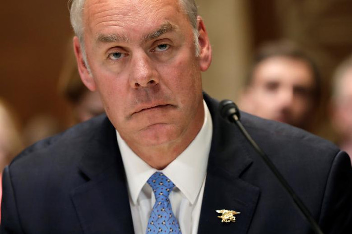 Bộ trưởng Nội vụ Mỹ Ryan Zinke là quan chức cấp cao mới nhất sẽ rời khỏi Nhà Trắng trong năm 2018. Ngày 15/12 vừa qua, Tổng thống Trump thông báo ông Ryan sẽ từ nhiệm vào cuối năm nay. (Nguồn ảnh: Reuters).