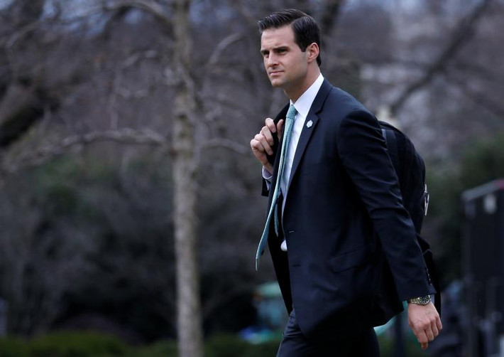 Chính quyền Tổng thống Trump cũng đã sa thải John McEntee – trợ lý riêng của ông chủ Nhà Trắng “vì những lý do an ninh không xác định” hồi tháng 3/2018.