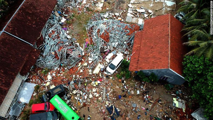 Với vị trí địa lý đặc biệt khi nằm trên "vành đai lửa" Thái Bình Dương, Indonesia từng hứng chịu nhiều thảm hoạ thiên nhiên như động đất, núi lửa và sóng thần, gây tổn thất nặng nề về người và của. Ảnh: CNN.