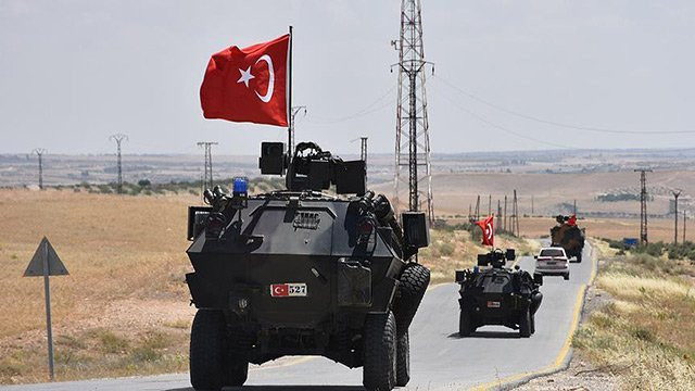 Trong khi đó, các nhóm phiến quân do Ankara hậu thuẫn đang củng cố căn cứ của chúng xung quanh Manbij để chuẩn bị mở cuộc tấn công vào thành phố này. Ảnh: TN.