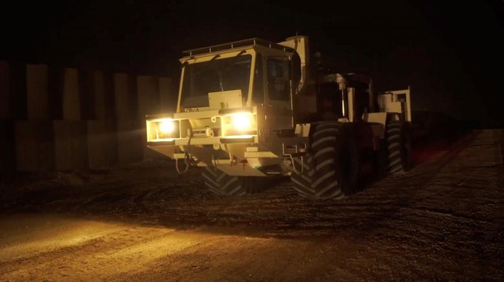 Máy móc hạng nặng được sử dụng cho chiến dịch xoá sổ đường hầm xuyên biên giới Israel-Lebanon ngày 4/12.