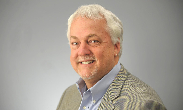 Một trong những nạn nhân thiệt mạng là ông Rob Hiaasen (sinh năm 1959). Ông là một trợ lý biên tập kiêm nhà báo của tờ Capital Gazette ở Maryland. Ảnh: Guardian.