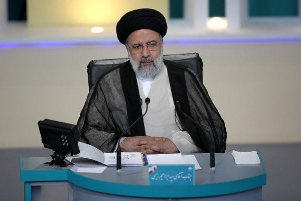 Ebrahim Raisi từng khẳng định ông đã nhận được bằng Tiến sĩ luật của trường Đại học Motahari. Tuy nhiên, thông tin này còn gây tranh cãi. Ảnh: Reuters.