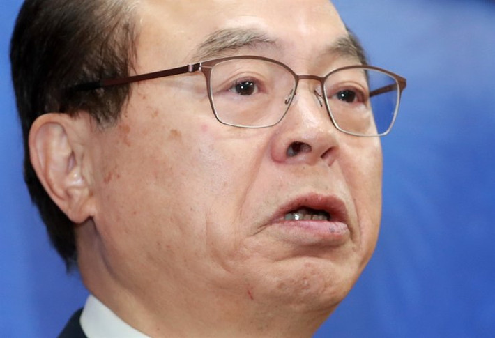 "Tôi xin lỗi vì đã không thực hiện được lời hứa với 3,5 triệu cư dân Busan", ông Oh nói trong cuộc họp báo kéo dài 7 phút sau khi tuyên bố từ chức. Ảnh: KT.