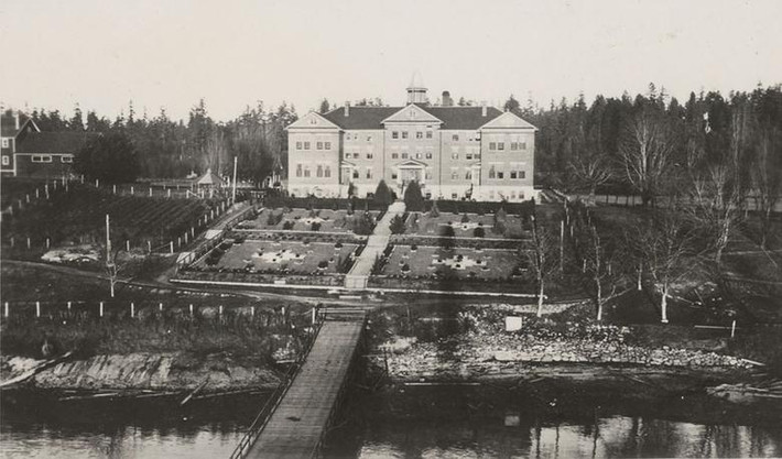 Trường nội trú Kuper Island Indian trên đảo Penelakut, British Columbia, Canada, trong bức ảnh chụp ngày 19/6/1941.