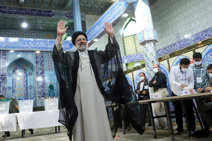 Các ứng viên trong cuộc bầu cử Tổng thống Iran này bao gồm Thư ký Hội đồng khẩn cấp Mohsen Rezaee Mirqaed, Trưởng ban Tư pháp Ebrahim Raisi (ảnh), Nghị sĩ Amir Hossein Ghazizadeh và cựu Thống đốc CBI Abdolnaser Hemmati.