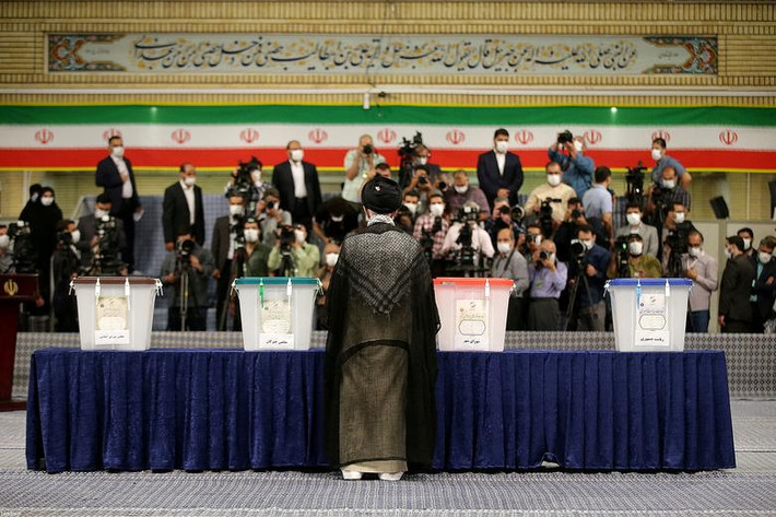 Cuộc bầu cử Tổng thống Iran năm 2021 được kỳ vọng sẽ mang lại luồng sinh khí mới, giúp vực dậy nền kinh tế nước này vốn bị ảnh hưởng nặng nề bởi các lệnh trừng phạt quốc tế.