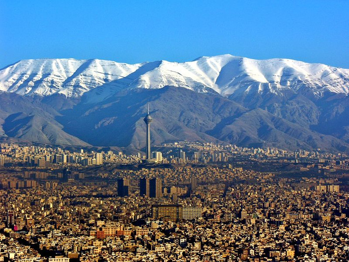 Hầu hết các quốc gia ở Trung Đông nói tiếng Ả-rập, nhưng người dân Iran nói tiếng Ba Tư. Ảnh: Wikipedia.