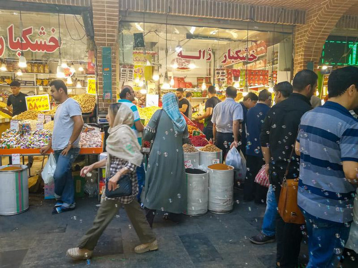 Cuối tuần ở Iran là Thứ Năm và Thứ Sáu. Trong ngày Thứ Năm, các ngân hàng và cửa hàng vẫn mở cửa nhưng một số văn phòng đóng cửa, trong khi Thứ Sáu giống như ngày Chủ Nhật ở các nước khác. Ảnh: TWM.