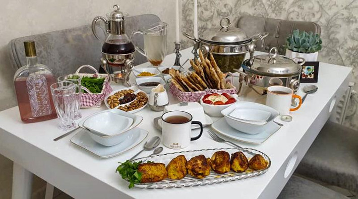 Người Iran thích uống trà. Họ thường dùng trà trong mọi cuộc tụ họp và hầu hết người dân Iran uống trà sau mỗi bữa ăn. Ảnh: TWM.