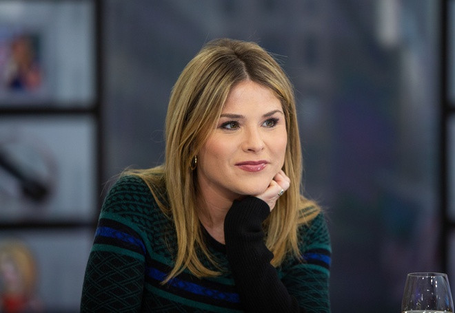 Từng là giáo viên cấp 2, Jenna Bush Hager, ái nữ của ông George W. Bush, cũng thành công với vai trò nhà báo và tác giả. Cô bắt đầu sự nghiệp truyền hình với chương trình The Today Show vào năm 2009 và sau đó là phóng viên của NBC News, tổng biên tập của tạp chí Southern Living. Bà mẹ ba con rất quan tâm đến các vấn đề chính trị và thường bày tỏ quan điểm của mình qua các chương trình truyền hình. Ảnh: Getty.