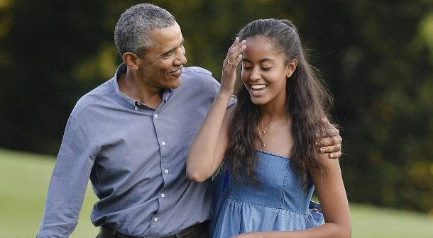 Malia Obama, con gái cả của cựu Tổng thống Mỹ Barack Obama cùng phu nhân Michelle Obama, theo học ngôi trường Harvard danh tiếng. Cô gái sinh năm 1998 tham gia vào đội ngũ biên kịch của Hive - dự án phim truyền hình được cho là xoay quanh nhân vật giống nữ danh ca Beyoncé. Ảnh: Getty.