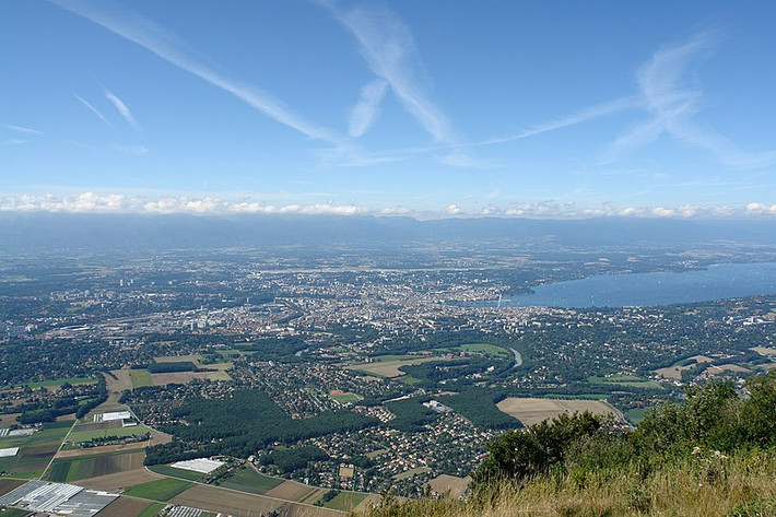 Geneve là một trung tâm tài chính và trung tâm toàn cầu về ngoại giao với sự hiện diện của nhiều tổ chức quốc tế, bao gồm cả trụ sở của nhiều cơ quan của Liên Hợp Quốc và Chữ Thập Đỏ. Ảnh: Wikipedia.