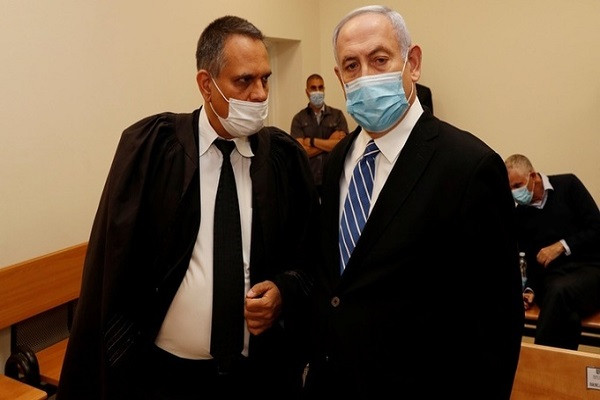 Vào ngày 24/5/2020, Thủ tướng Netanyahu có mặt tại Tòa án quận Jerusalem khi phiên tòa xét xử các cáo buộc nhằm vào ông bắt đầu diễn ra. Ảnh: Reuters.