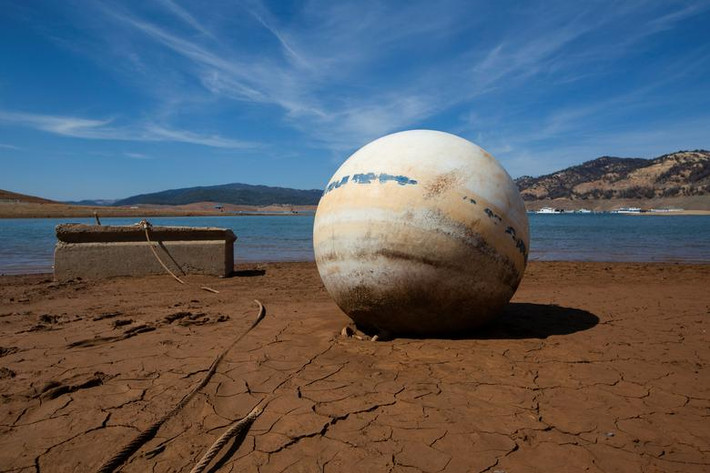 Nền đất khô cằn ở hồ Oroville, gần Oroville, bang California, ngày 16/6.