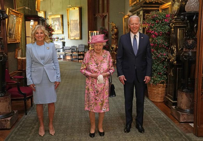 Tổng thống Joe Biden có cuộc gặp chính thức với Nữ hoàng Anh Elizabeth II tại Lâu đài Windsor vào ngày 13/6. Ông trở thành Tổng thống Mỹ đương nhiệm thứ 13 gặp Nữ hoàng Anh. Ảnh: Reuters.