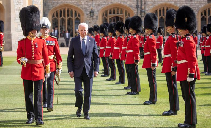Ngày 9/6, Tổng thống Mỹ Joe Biden khởi hành từ Washington để tới Anh. Ngày 10/6, Tổng thống Biden có mặt tại Anh trong chuyến công du nước ngoài đầu tiên kể từ khi ông chính thức nhậm chức hồi tháng 1/2021. Ảnh: Reuters.