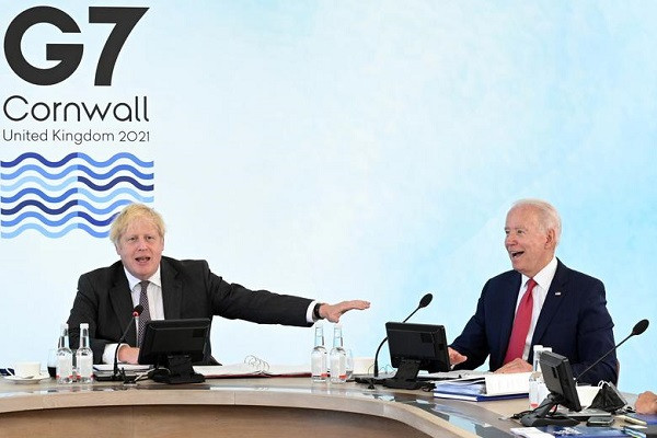 Tổng thống Mỹ Joe Biden (phải) và Thủ tướng Anh Boris Johnson tham dự một cuộc họp tại Hội nghị thượng đỉnh G7 ở Carbis Bay, Cornwall, ngày 12/6.