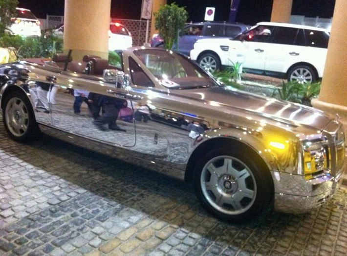 Siêu xe Rolls Royce mạ bạc của Michelle Chiyangwa. Ảnh: The Sun.