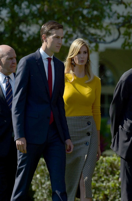 Ivanka và chồng cô, Jared Kushner, tới tham dự buổi lễ tưởng niệm các nạn nhân vụ xả súng ở Las Vegas được tổ chức tại Bãi cỏ phía Nam của Nhà Trắng ngày 2/10/2017. Ảnh: Sputnik.