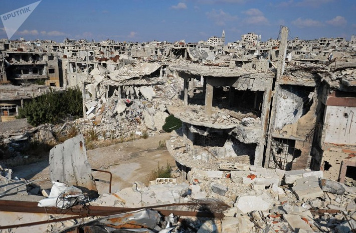 Những ngôi nhà bị phá hủy ở Homs, Syria, một trong những quốc gia có thể khiến du khách dễ “mất mạng”. Ảnh: Sputnik.