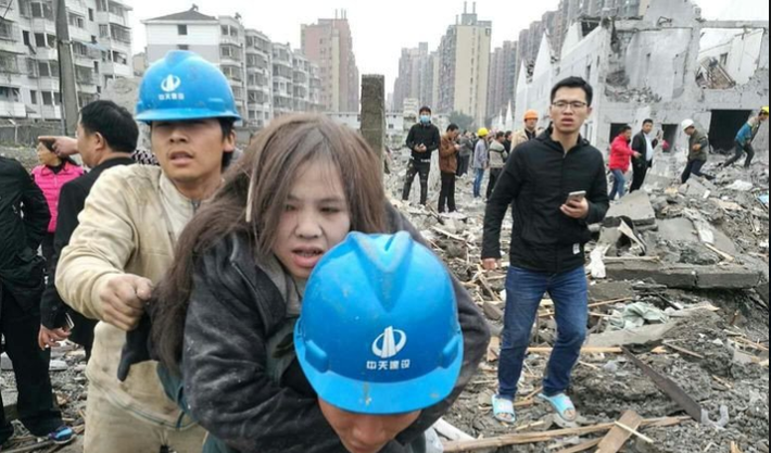 “Ít nhất hai người thiệt mạng trong khi hơn 30 người khác đã được đưa tới bệnh viện sau vụ nổ tại một nhà máy nằm trong diện phá dỡ ở thành phố Ninh Ba ngày 26/11”, Tân Hoa Xã dẫn lời các nhà chức trách địa phương cho biết. Ảnh: Twitter.