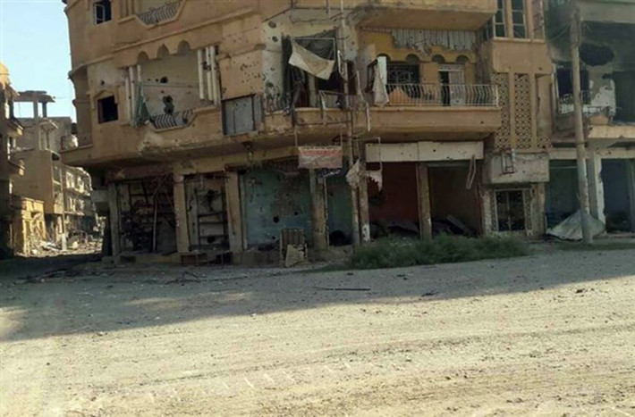 Trong thời gian chiếm đóng Deir Ezzor, nhóm khủng bố IS cũng đã cắt nguồn điện cung cấp trong thành phố, khiến cuộc sống người dân càng trở nên khốn khổ hơn. Ảnh: FNA.