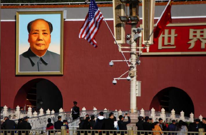 Cờ Mỹ và Trung Quốc tung bay ở khu vực Tử Cấm Thành trước chuyến thăm của Tổng thống Trump. Ảnh: Reuters. Bộ Ngoại giao Trung Quốc
