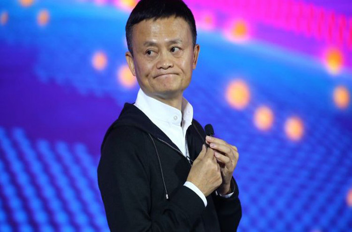 Mối hợp tác kinh doanh đầu tiên của Jack Ma gặp thất bại. Sau khi vay mượn 2.000 USD, Jack Ma đã mở công ty China Pages nhằm phổ biến internet ở Trung Quốc. Tuy nhiên, công việc không tiến triển tốt và Jack Ma phải liên doanh với China Telecom. Mặc dù vậy, mối hợp tác làm ăn này không kéo dài. Entrepreneur