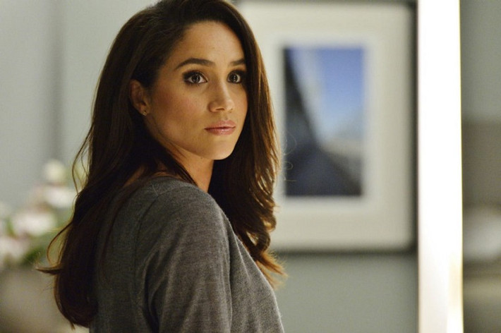 Trước khi trở thành diễn viên, Meghan Markle đã có thể kiếm tiền từ chính tài lẻ của cô, đó là viết thư pháp. Ảnh: Toronto Star.